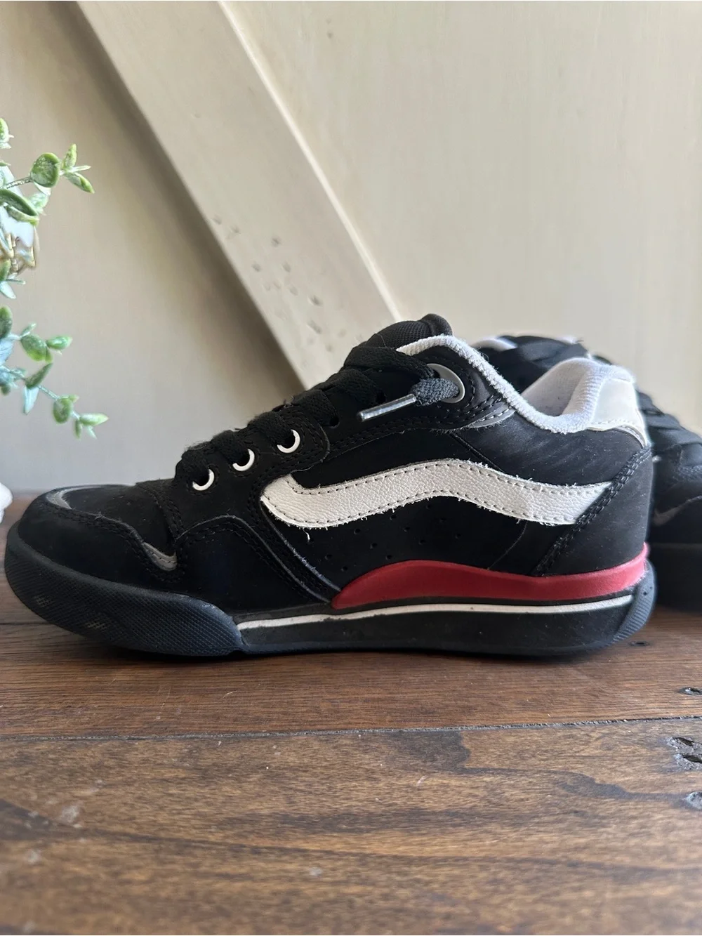 Vans Rowley XLT Skate Shoes Black White Red Men’s 4.5 Women’s 6 Sneakers
